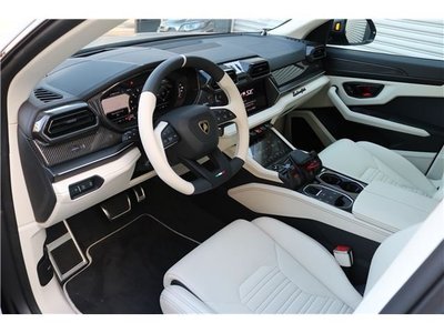 صورة 3 لـ 2026 Lamborghini URUS