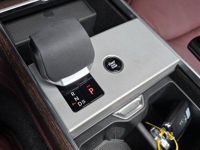 2025 LAND Rover RANGE ROVER photo 9