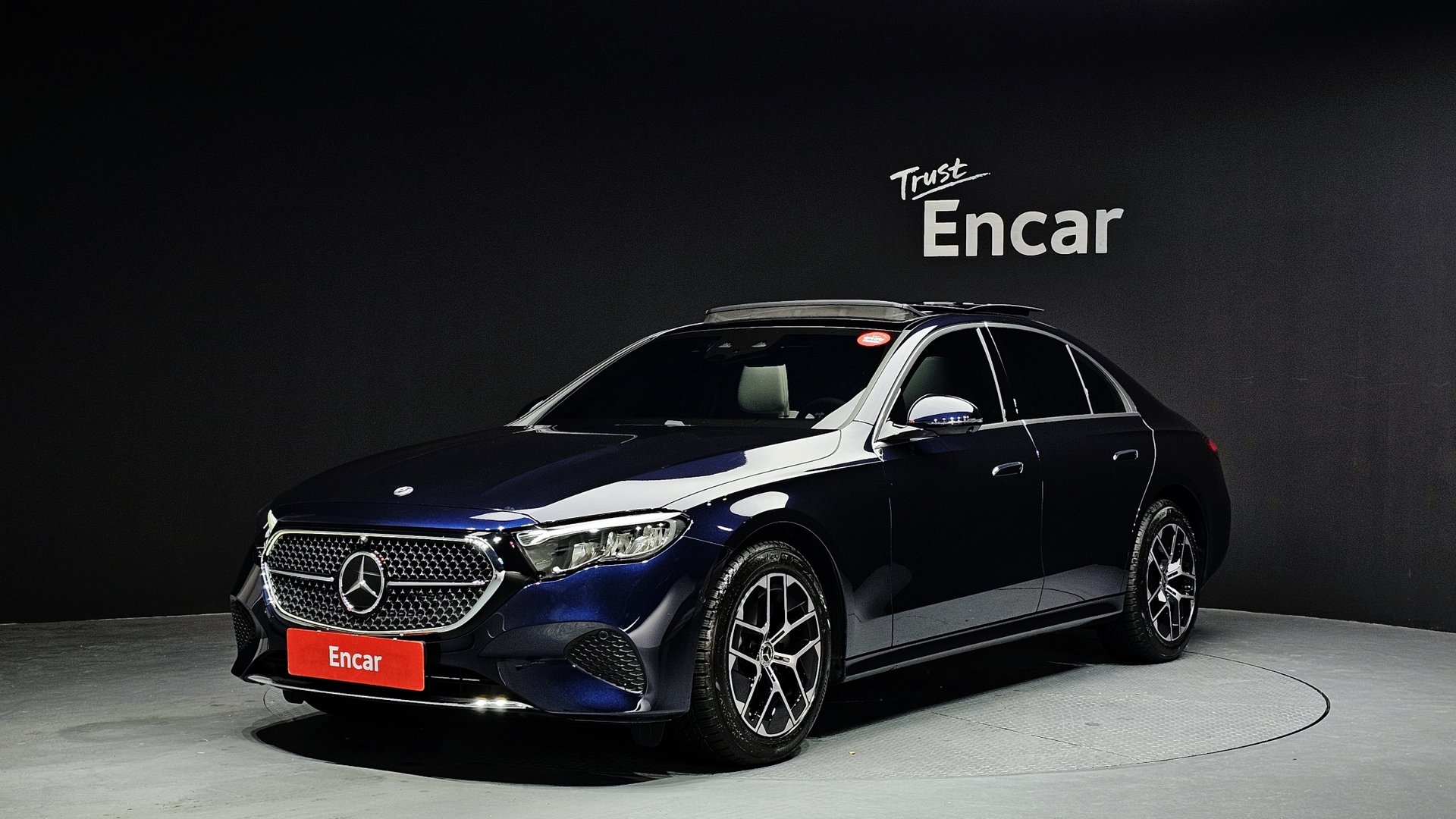 MERCEDES-BENZ E-CLASS - View 1