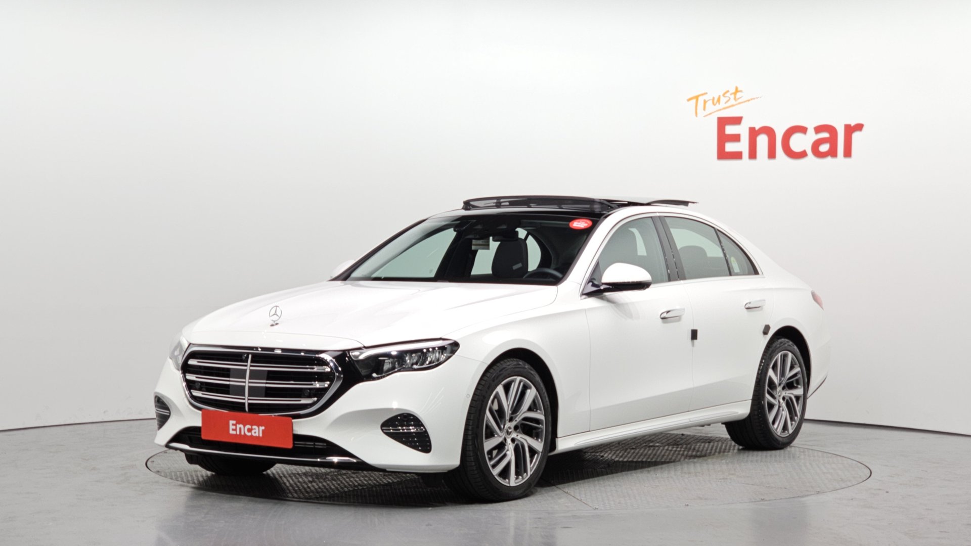 MERCEDES-BENZ E-CLASS - View 1