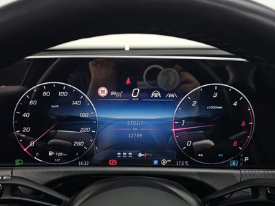 MERCEDES-BENZ E-CLASS - 8