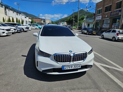 BMW 5 SERIES