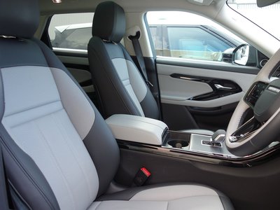 صورة 10 لـ 2025 LAND Rover RANGE ROVER EVOQUE
