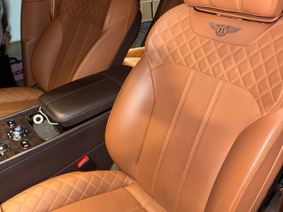 BENTLEY BENTAYGA - 7