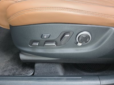 2023 Genesis GV70 thumbnail 35