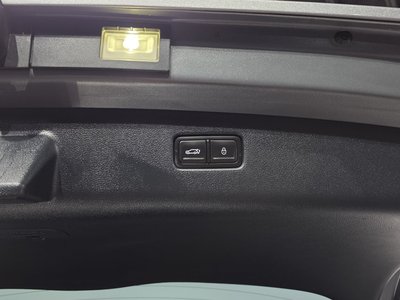 2023 Genesis GV70 thumbnail 25