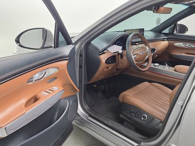 2023 Genesis GV70 thumbnail 13