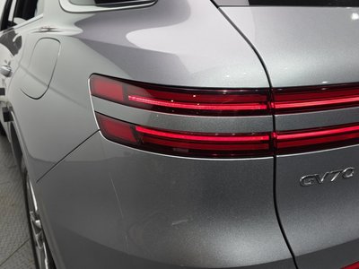 صورة 10 لـ 2023 Genesis GV70