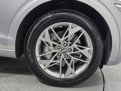 صورة 8 لـ 2023 Genesis GV70