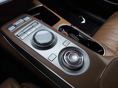 2023 Genesis GV70 thumbnail 12