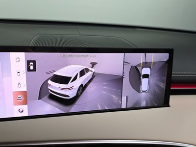 2024 Genesis GV70 thumbnail 21