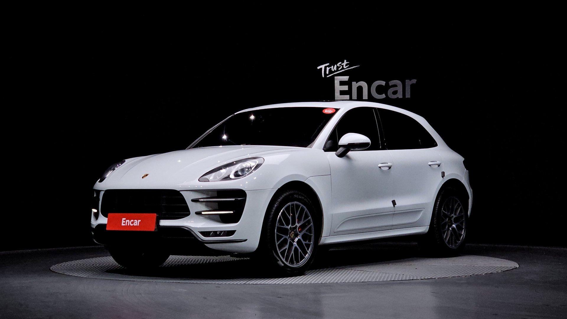 PORSCHE MACAN - View 1