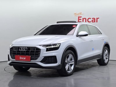 AUDI Q8 - 1