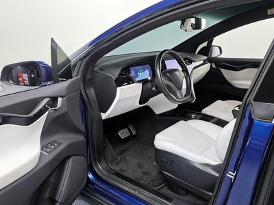 TESLA MODEL X - 10