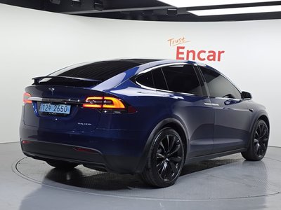 TESLA MODEL X - 4