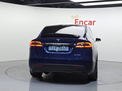 TESLA MODEL X - 3