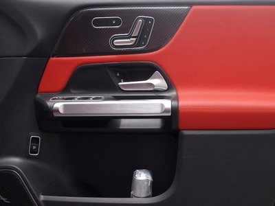 2025 Mercedes-BENZ GLB — миниатюра 13