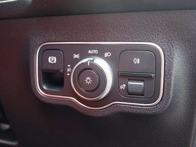 2025 Mercedes-BENZ GLB — миниатюра 18