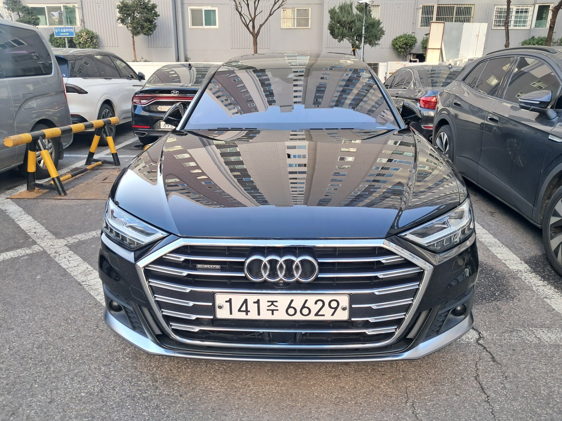 AUDI A8 - View 1