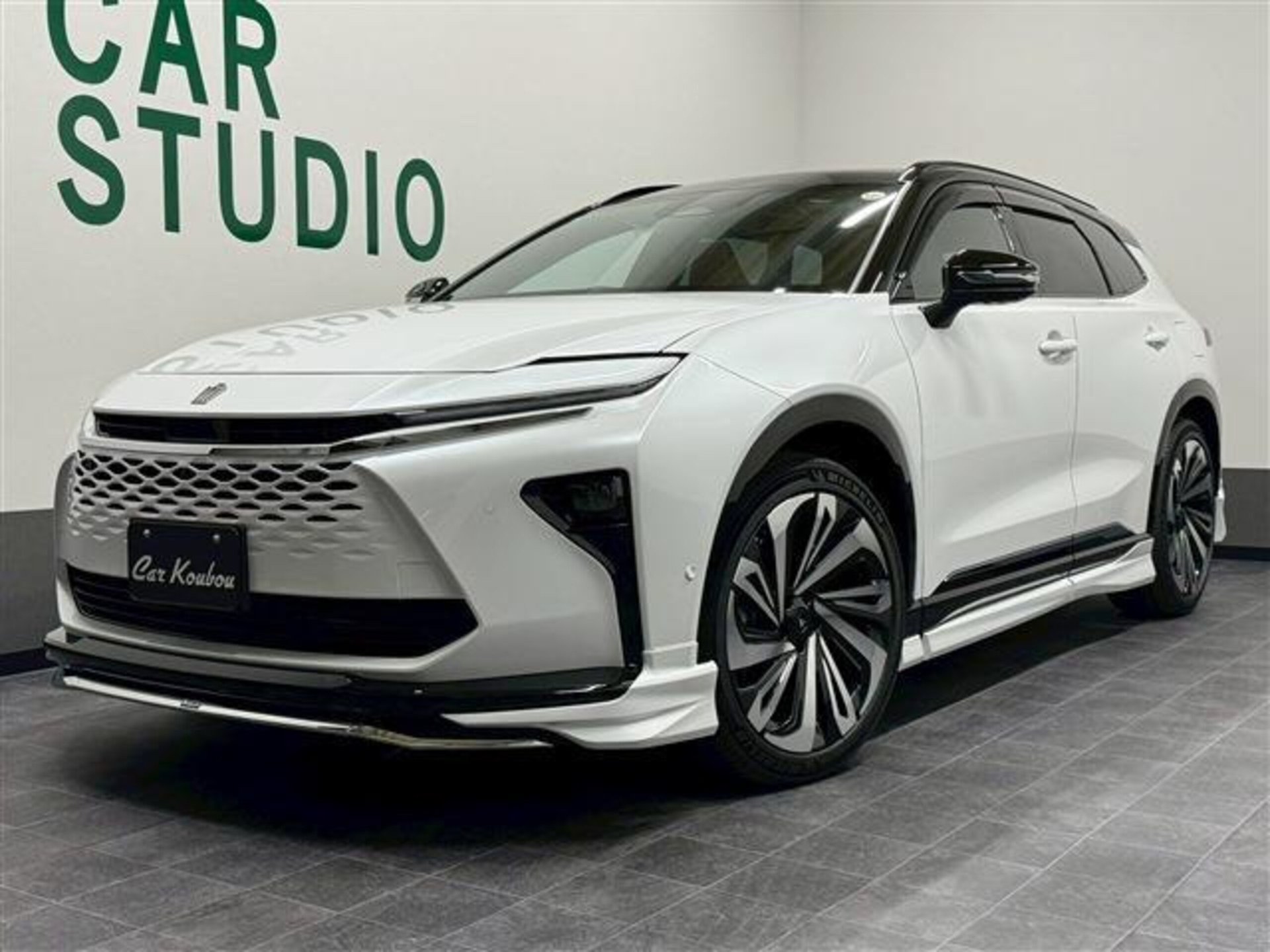 TOYOTA CROWN ESTATE - View 1