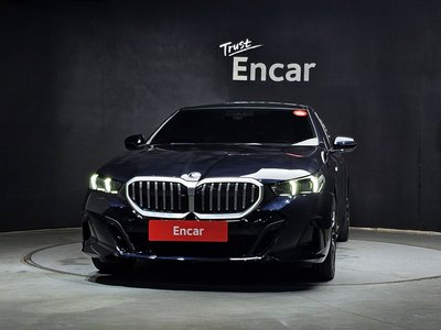 2023 BMW 5 SERIES photo 2