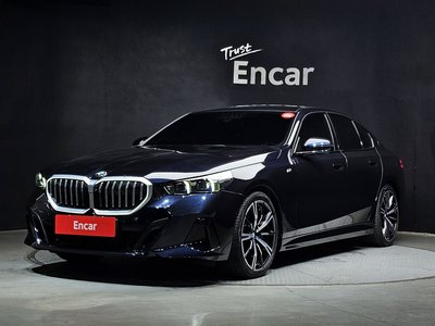 2023 BMW 5 SERIES photo 1