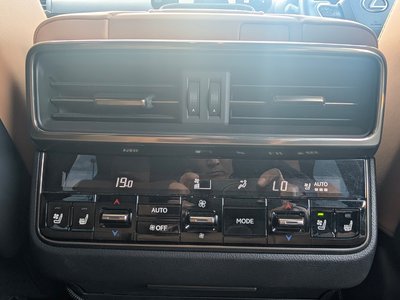 2023 Lexus LX thumbnail 36