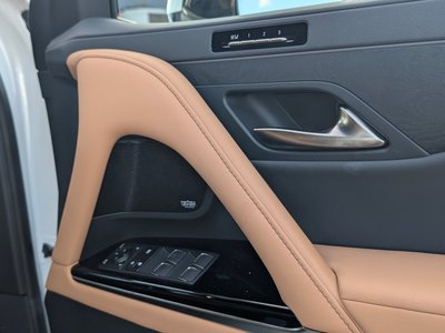 2023 Lexus LX thumbnail 19