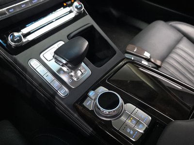 2018 Genesis G90 photo 9