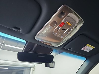 2023 Genesis GV70 photo 8