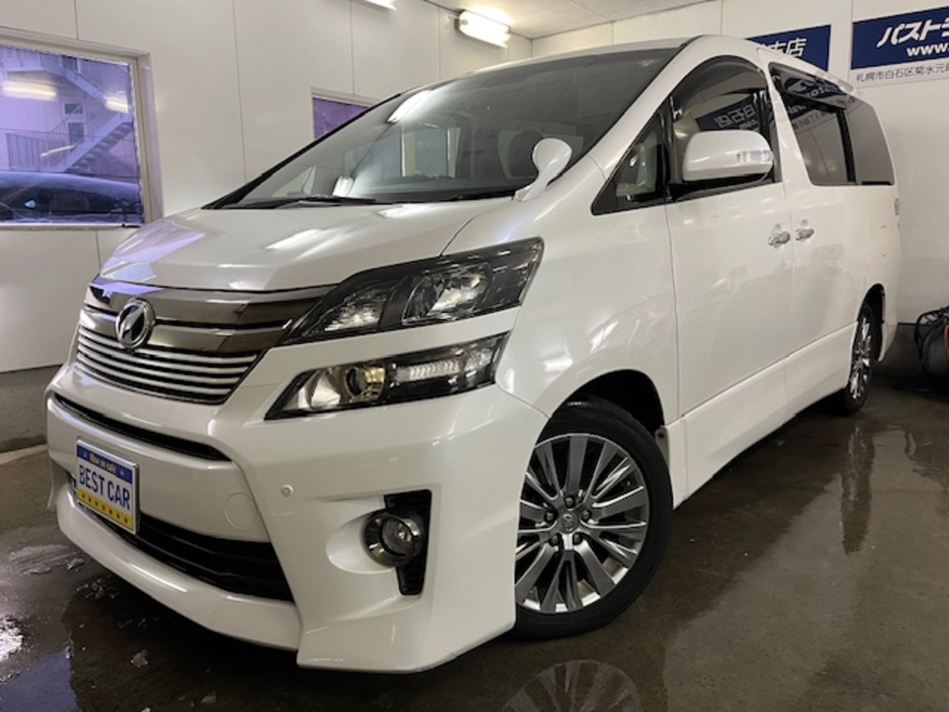 TOYOTA VELLFIRE - View 1