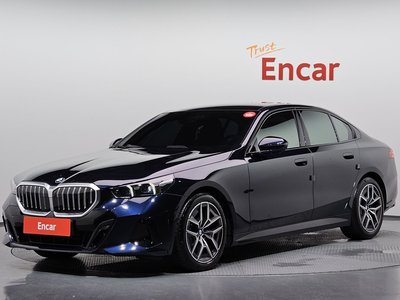 2026 BMW 5 SERIES — фото 1