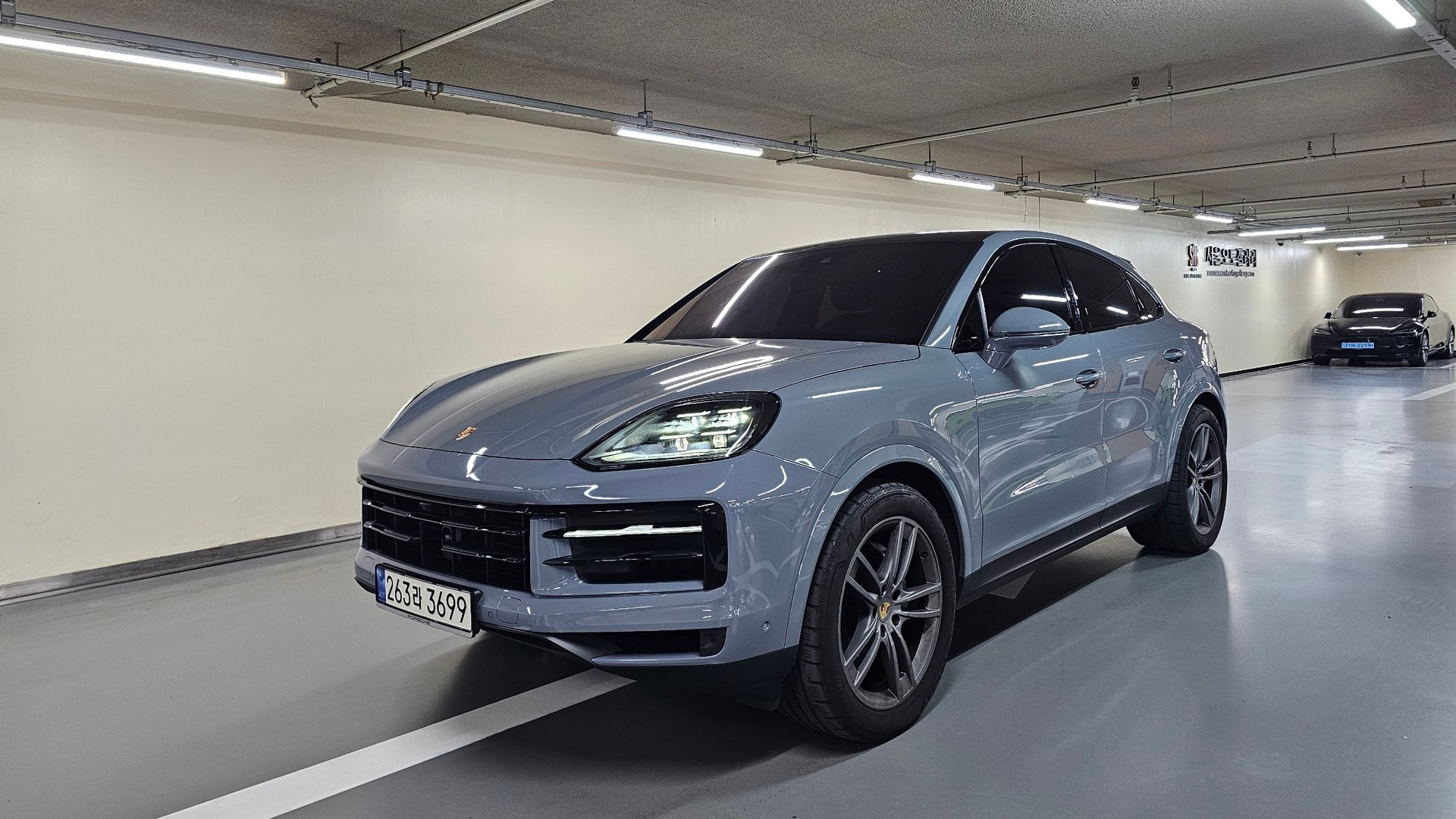 PORSCHE CAYENNE - View 1