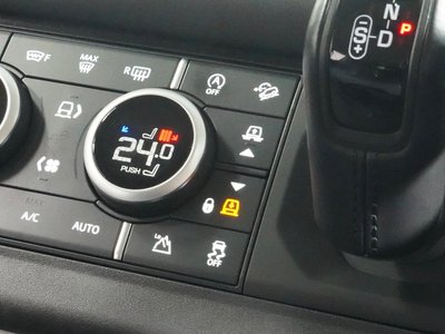 LAND ROVER DEFENDER - 4