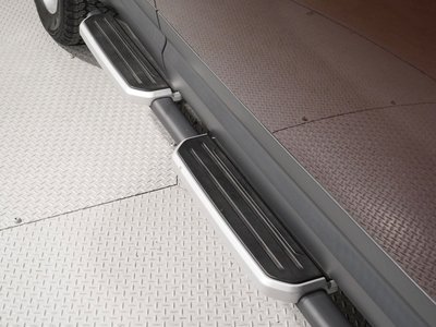 LAND ROVER DEFENDER - 8