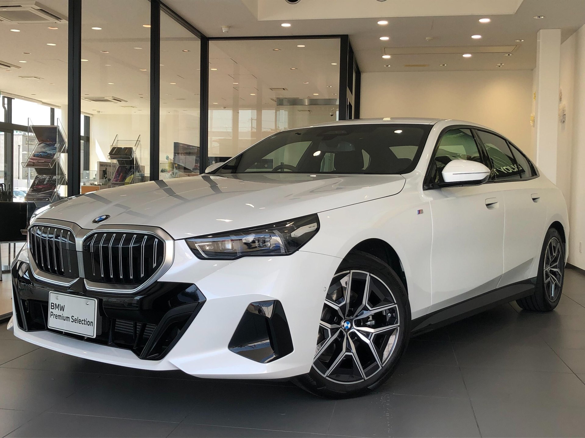 BMW 5 SERIES - View 1