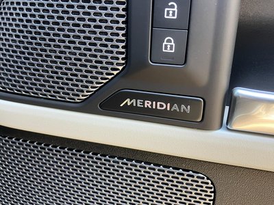 LAND ROVER DEFENDER - 8