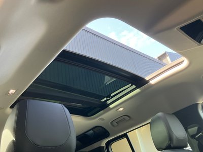 LAND ROVER DEFENDER - 4