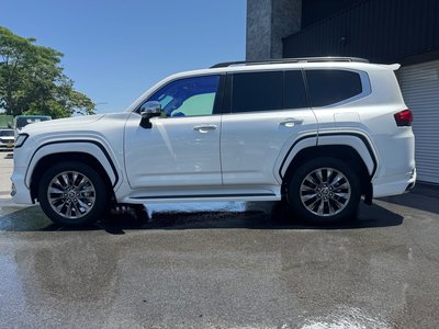 TOYOTA LAND CRUISER 300 - 9