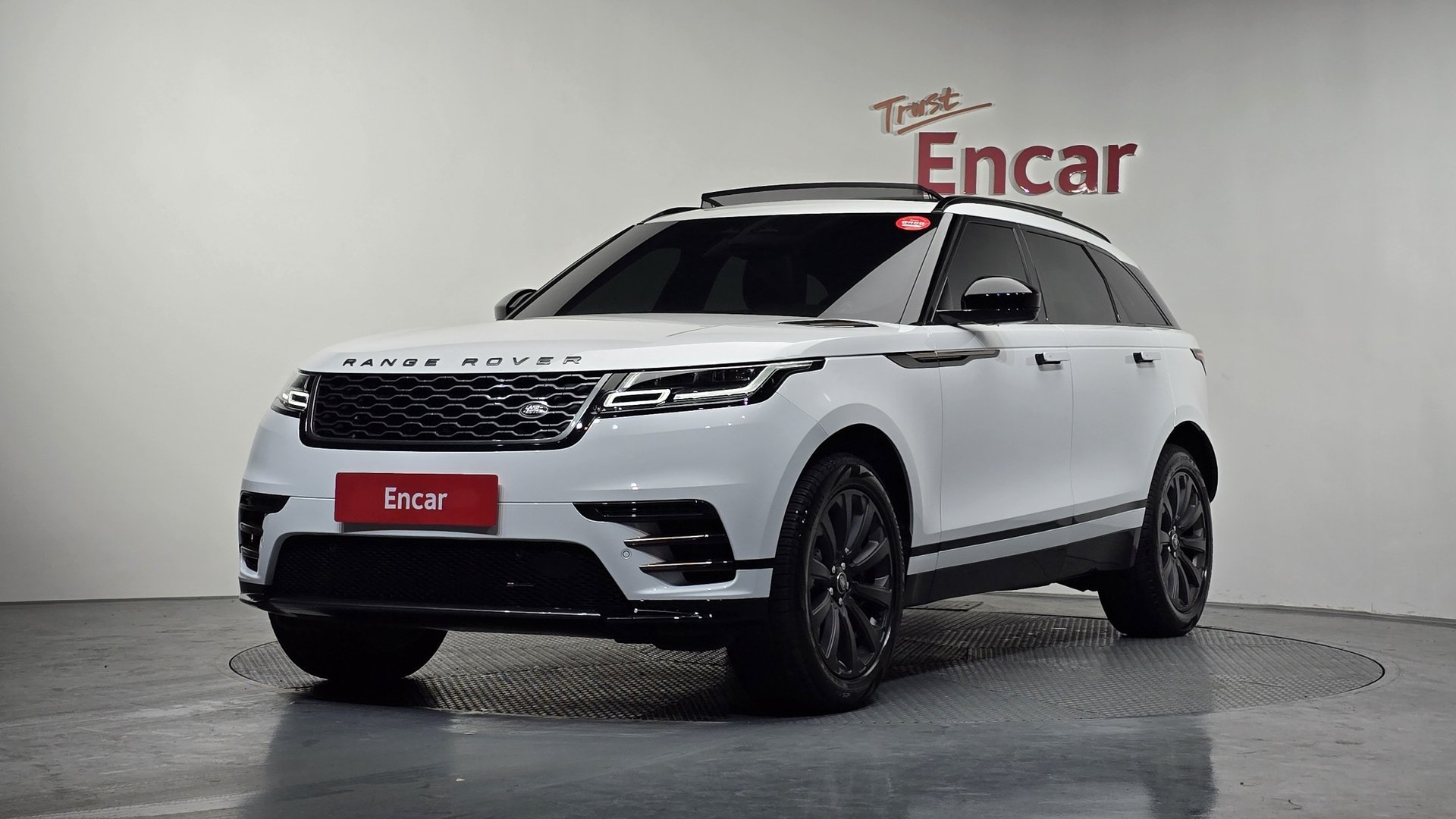LAND ROVER RANGE ROVER VELAR - View 1