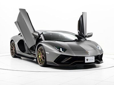 LAMBORGHINI AVENTADOR