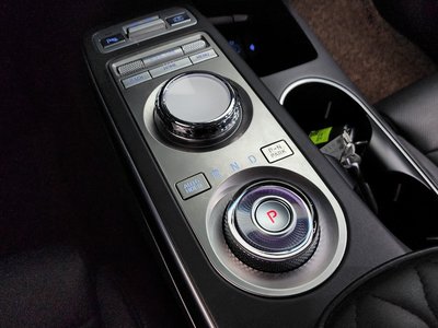صورة 9 لـ 2021 Genesis GV70