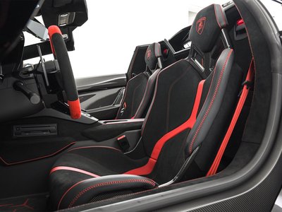 2021 Lamborghini AVENTADOR ROADSTER thumbnail 16