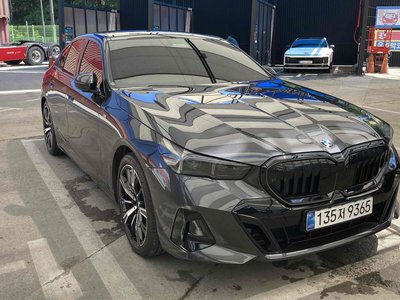 2024 BMW 5 SERIES photo 3