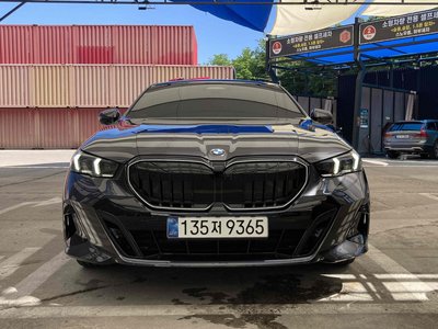 2024 BMW 5 SERIES photo 1