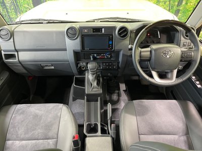 TOYOTA LAND CRUISER 70 - 2