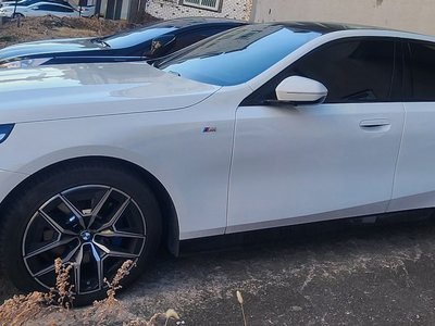 BMW 5 SERIES - 4
