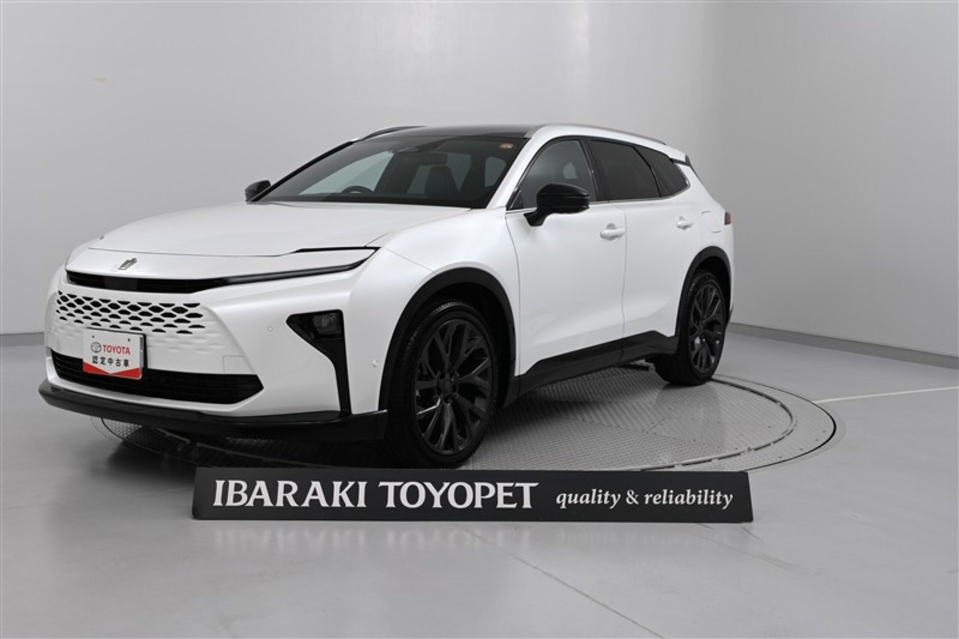 TOYOTA CROWN ESTATE - View 1