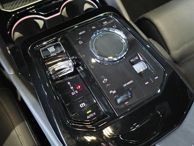 2023 BMW 5 SERIES — фото 9