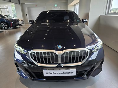 2023 BMW 5 SERIES — фото 2